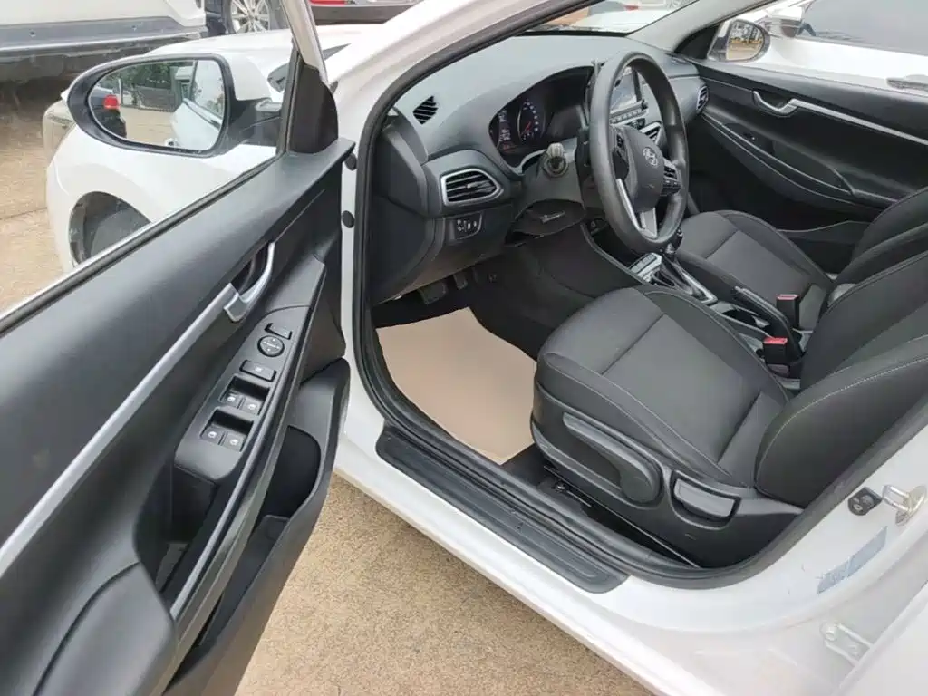 Hyundai Elantra — миниатюра 16