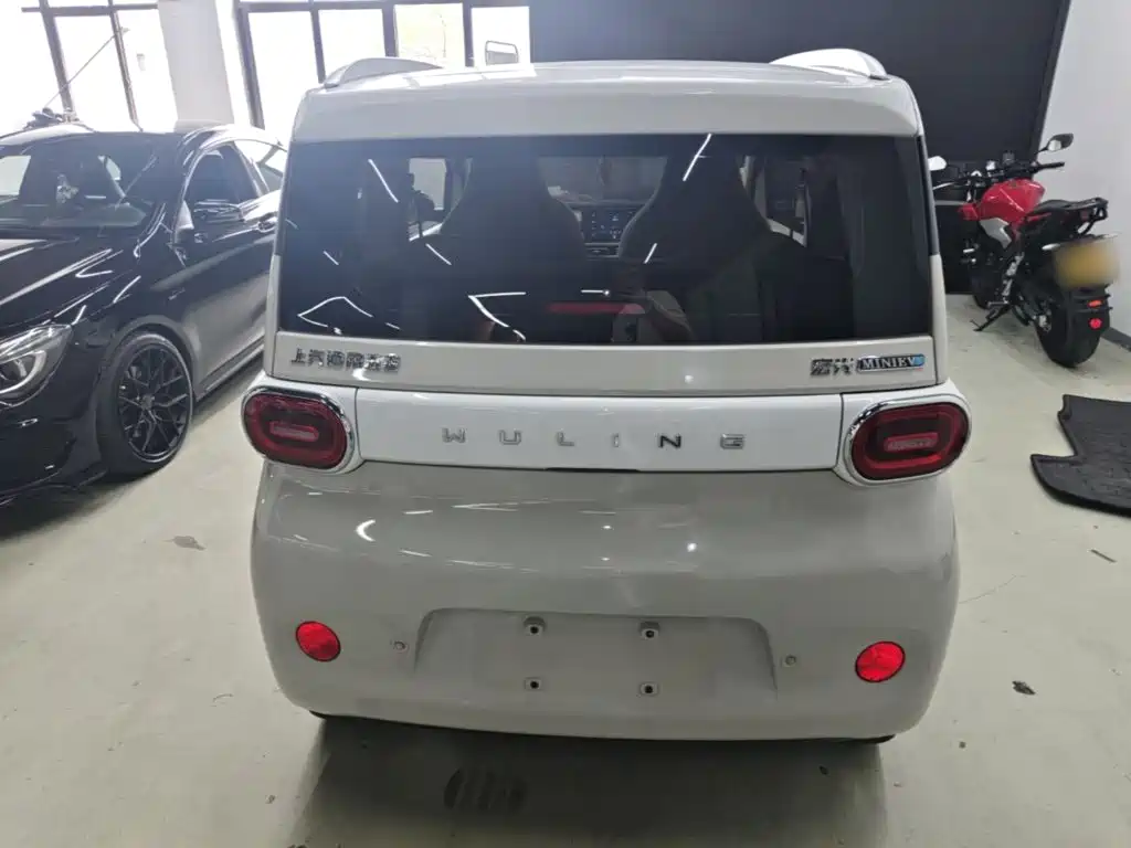 Wuling MINIEV — миниатюра 6