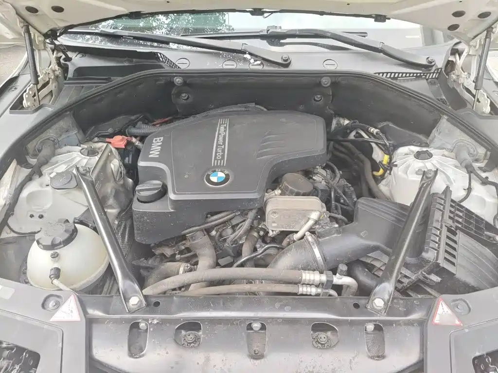 BMW 5 Series GT — миниатюра 11