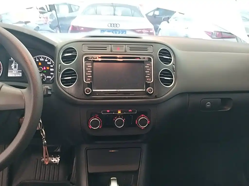 Volkswagen Tiguan — миниатюра 13