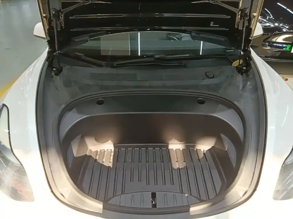 Tesla Model 3 — миниатюра 20