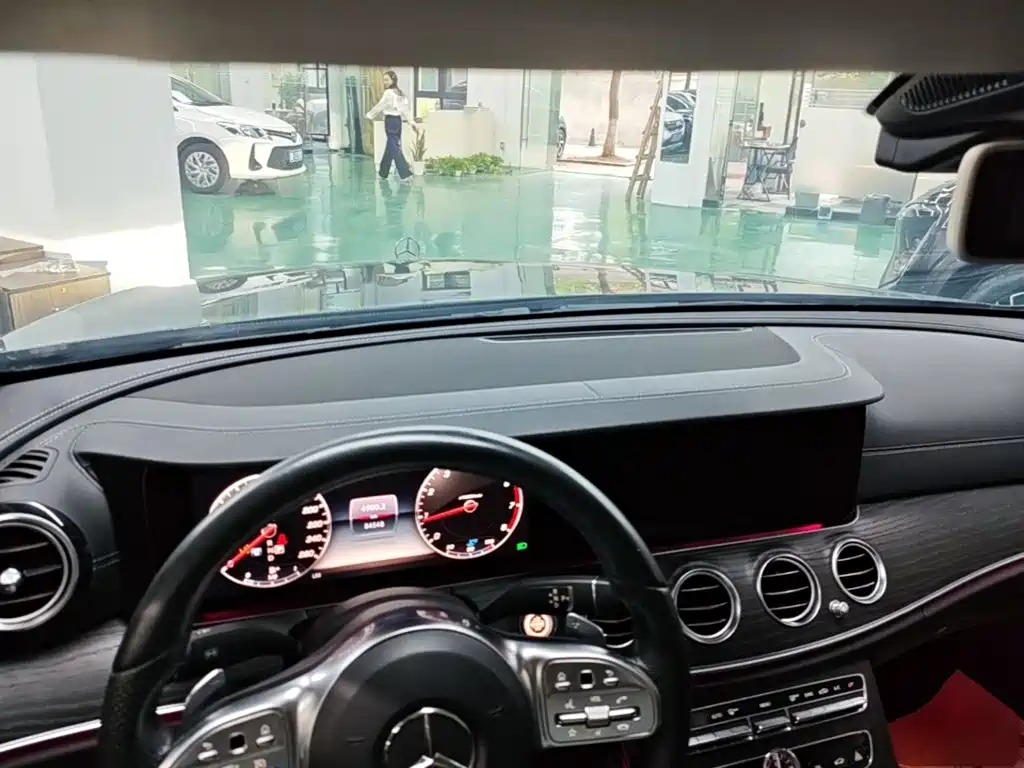 Mercedes-Benz E-Class — миниатюра 10