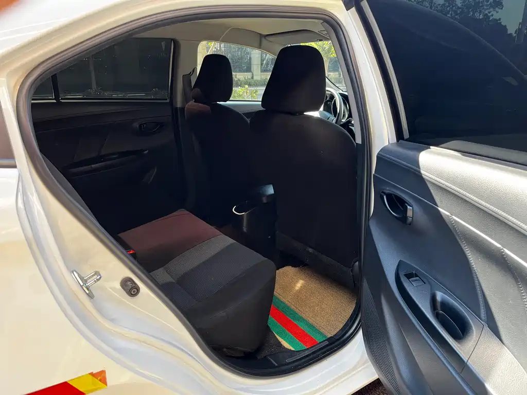 TOYOTA YARIS L TO ENJOY