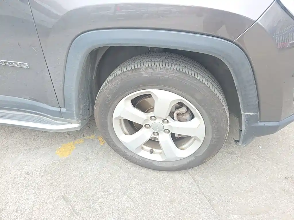 Jeep Compass — миниатюра 12