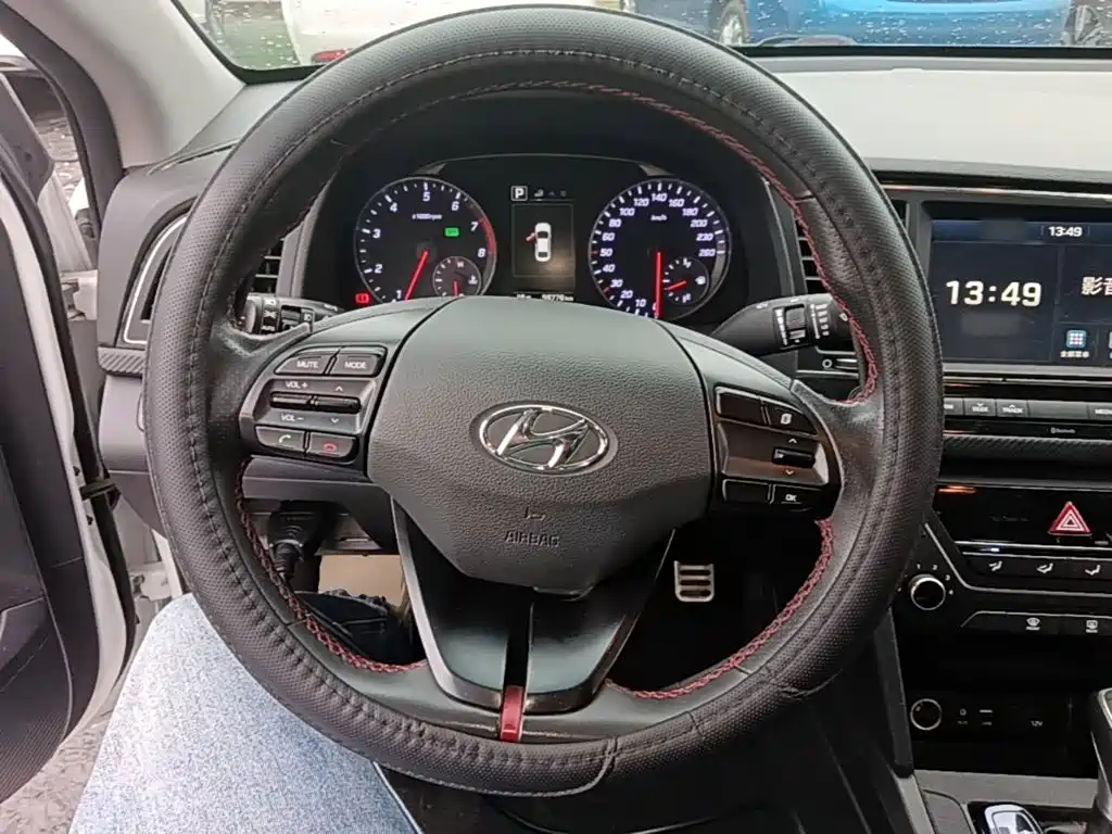 Hyundai Elantra — миниатюра 11