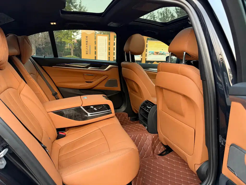 BMW 5 Series — миниатюра 20