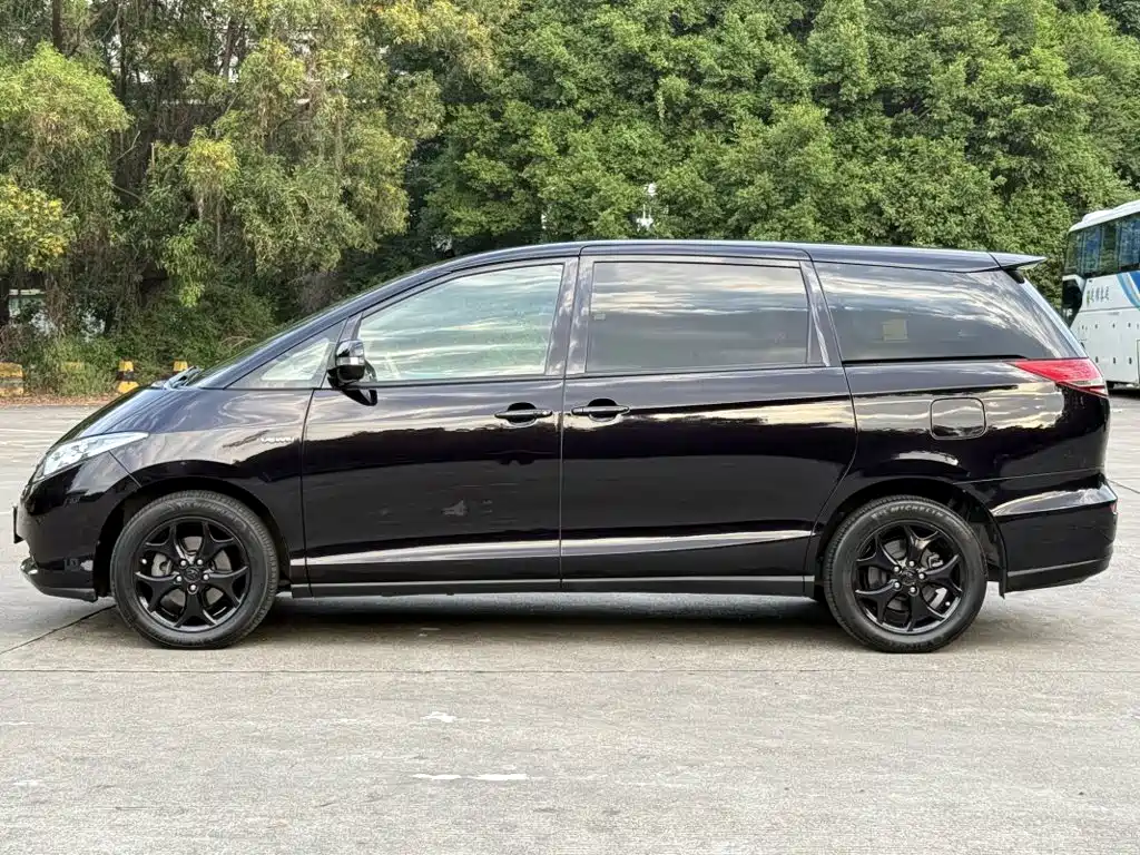 Toyota Previa — миниатюра 5