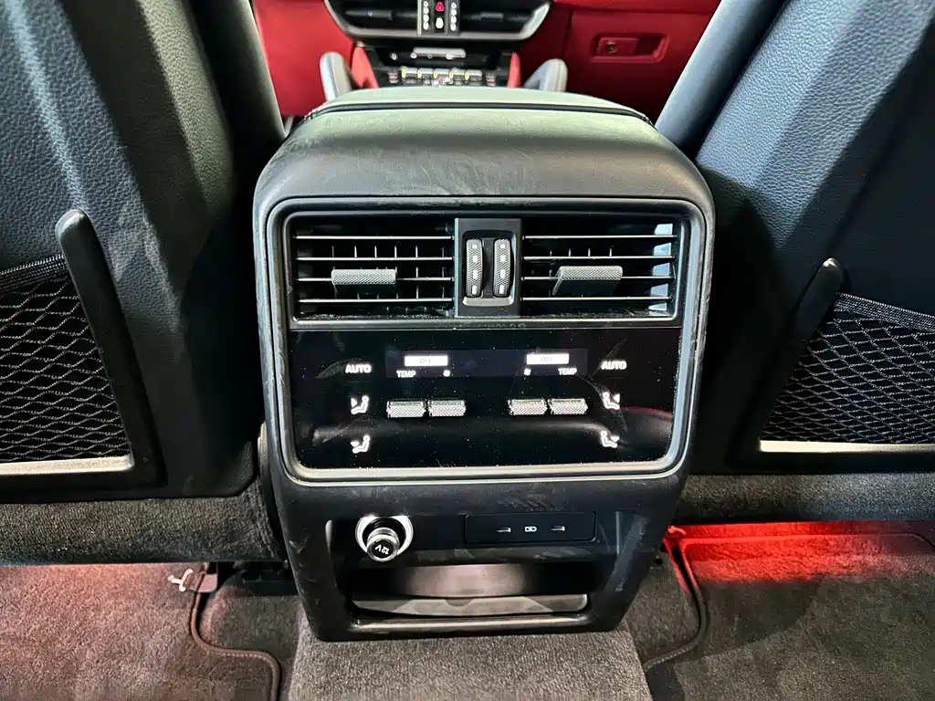 Porsche Cayenne — миниатюра 13
