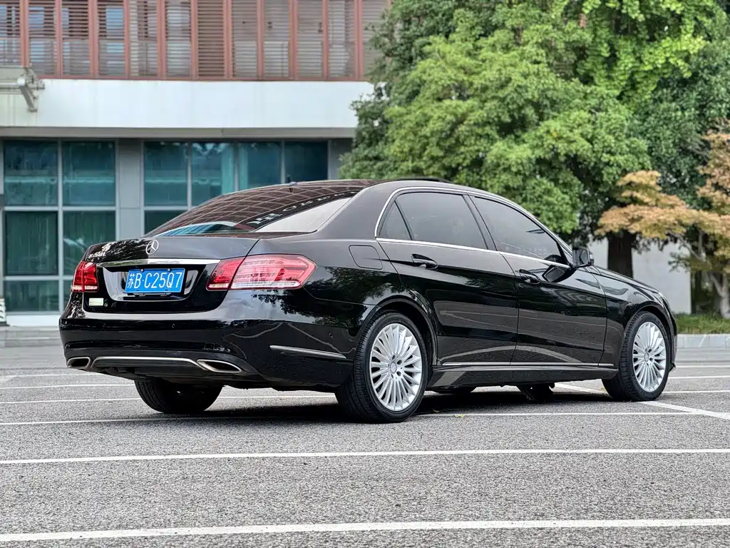 Mercedes-Benz E-Class — миниатюра 7