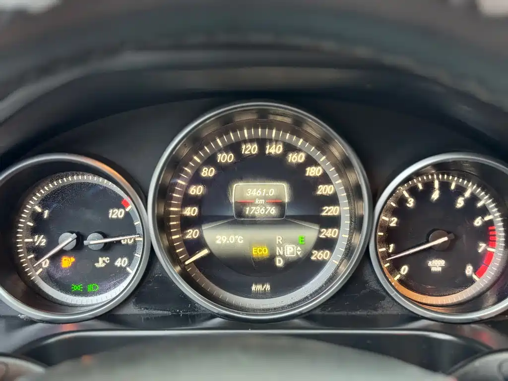 Mercedes-Benz E-Class — миниатюра 16