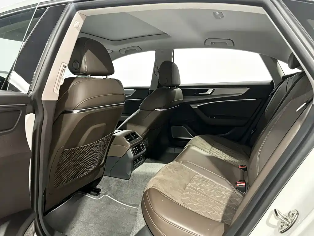 Audi A7L — миниатюра 8