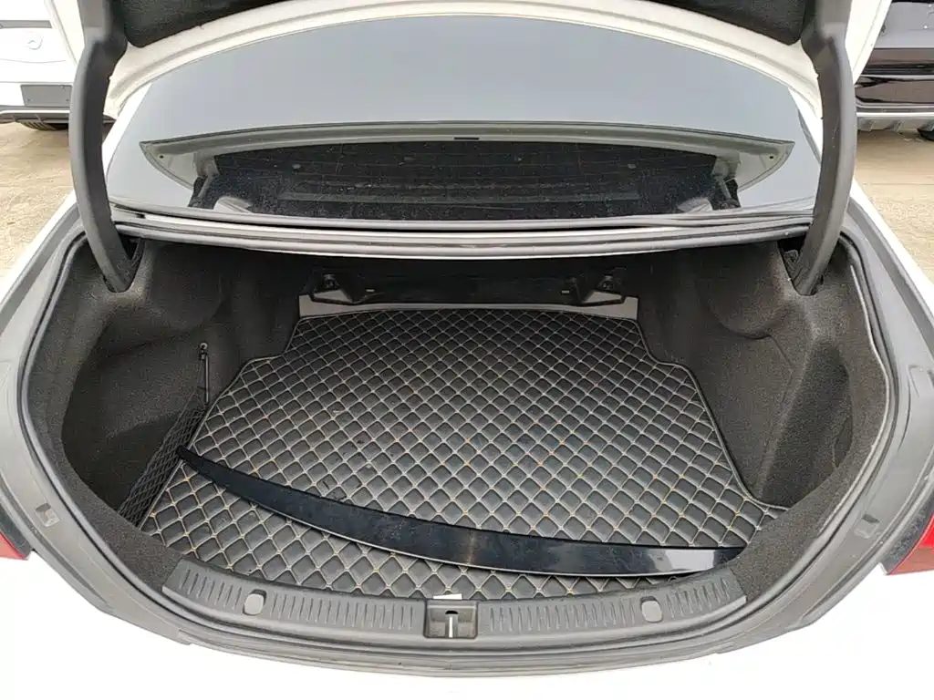 Mercedes-Benz E-Class (Import) — миниатюра 24