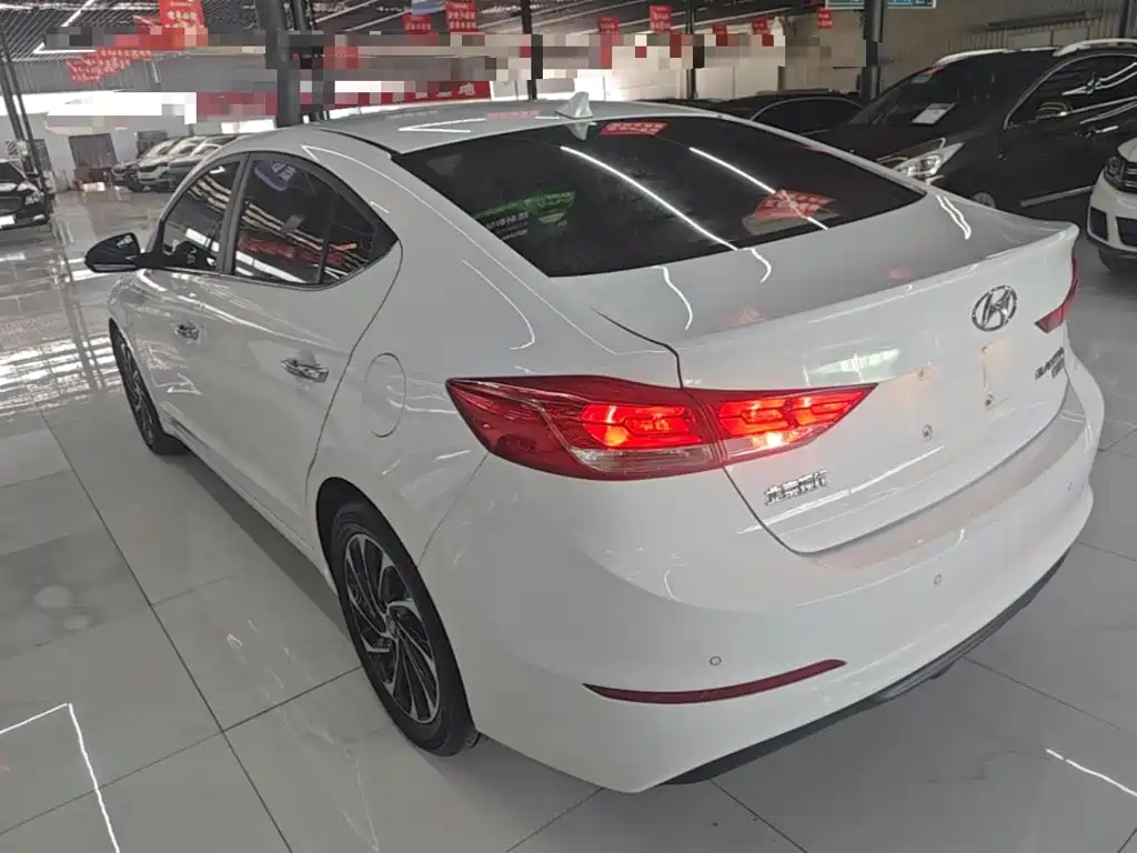 Hyundai Elantra — миниатюра 5
