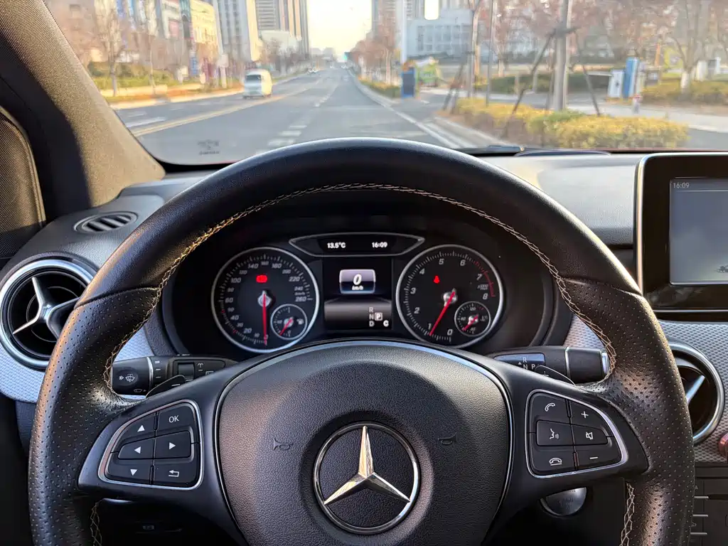 MERCEDES-BENZ B CLASS