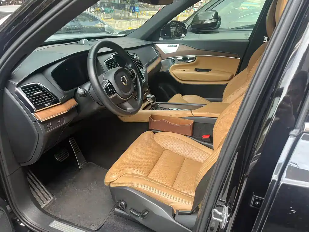 Volvo XC90 — миниатюра 6
