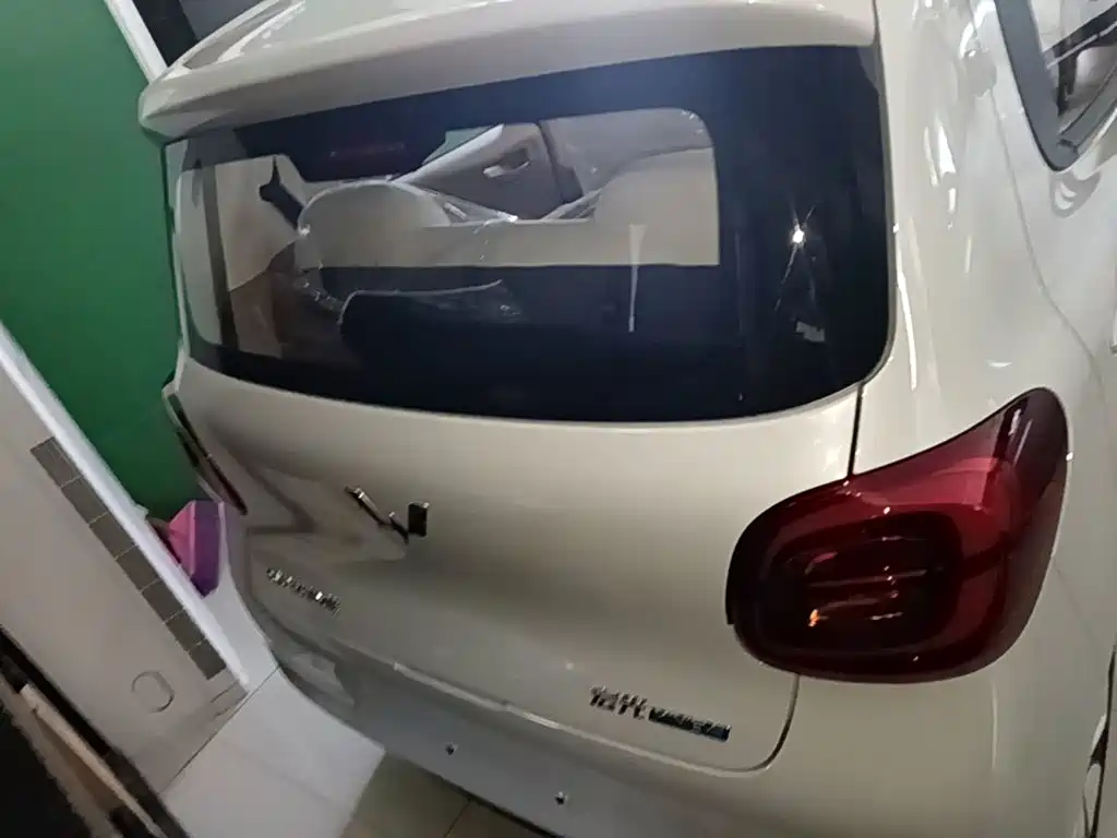 Wuling MINIEV — миниатюра 6