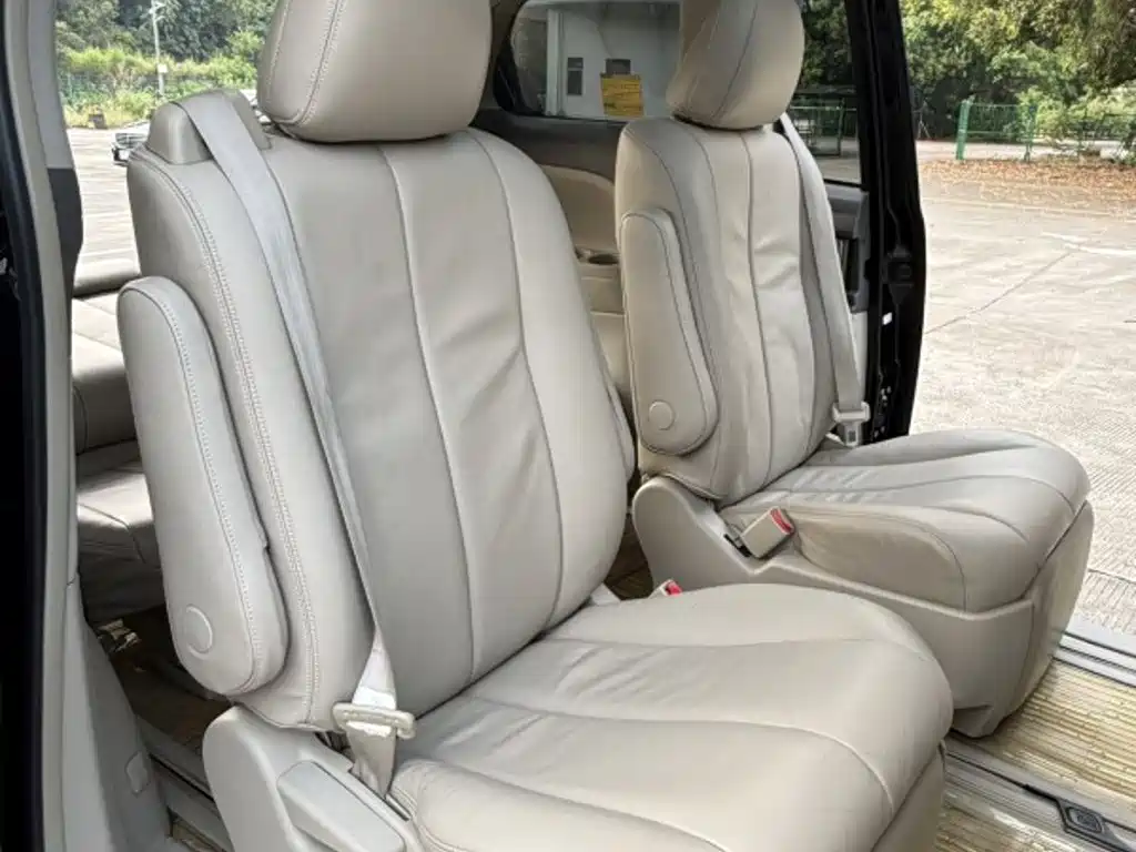 Toyota Previa — миниатюра 16