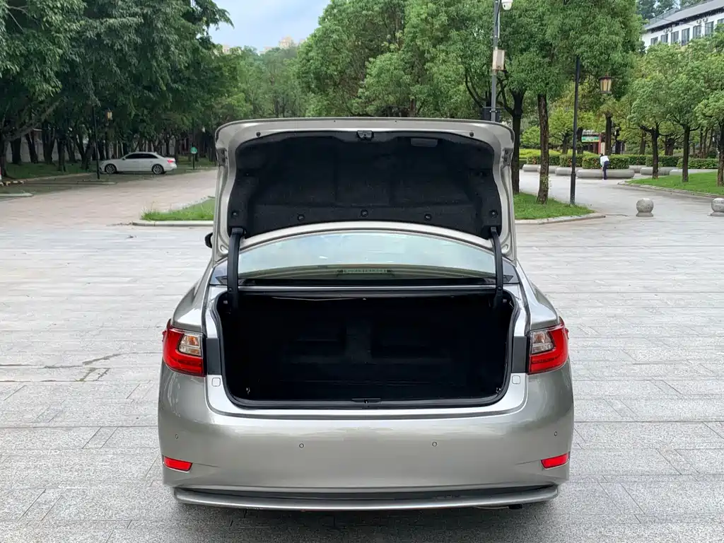 Lexus ES — миниатюра 14