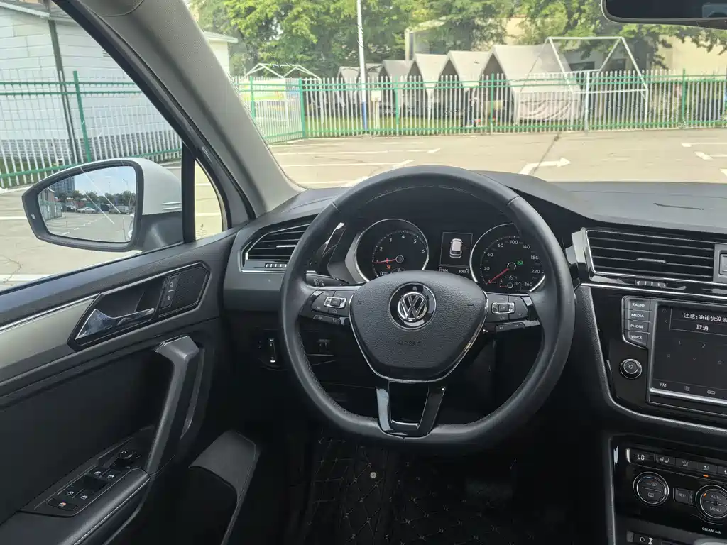 Volkswagen Tiguan L — миниатюра 15