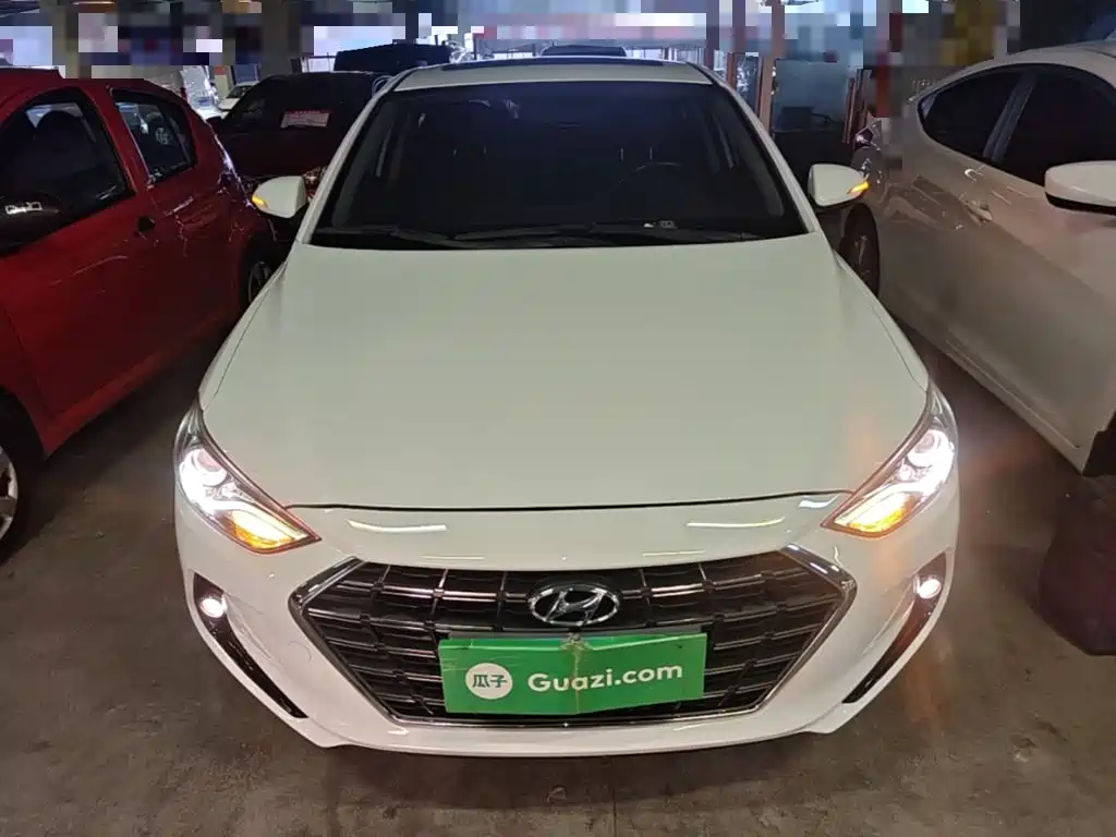 Hyundai Elantra — миниатюра 3