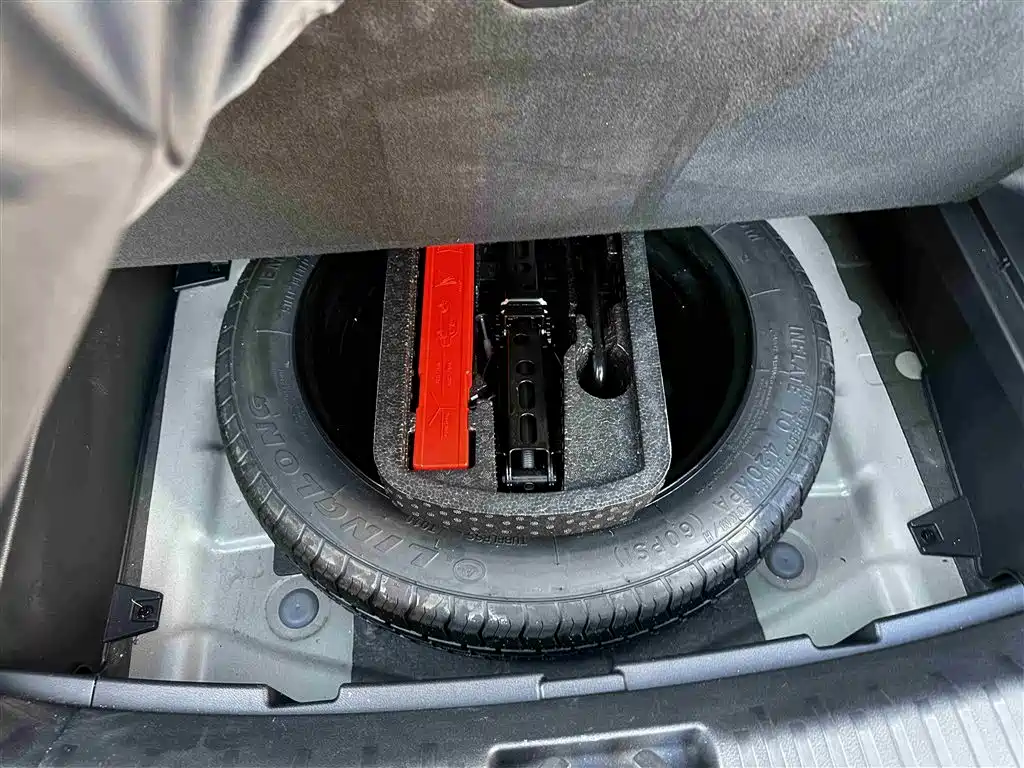 GEELY AUTOMOBILE VISION X6