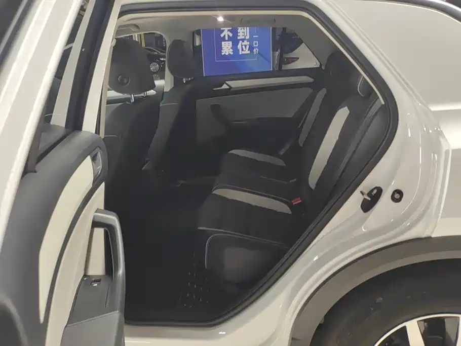Volkswagen T-Roc — миниатюра 11