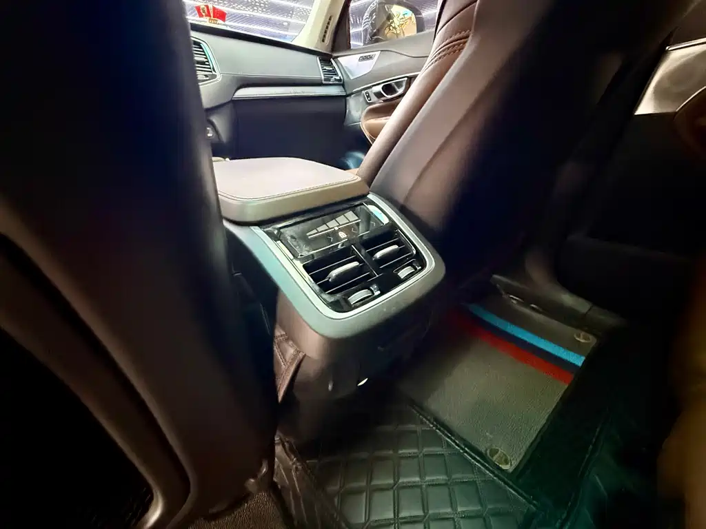 Volvo XC90 — миниатюра 13