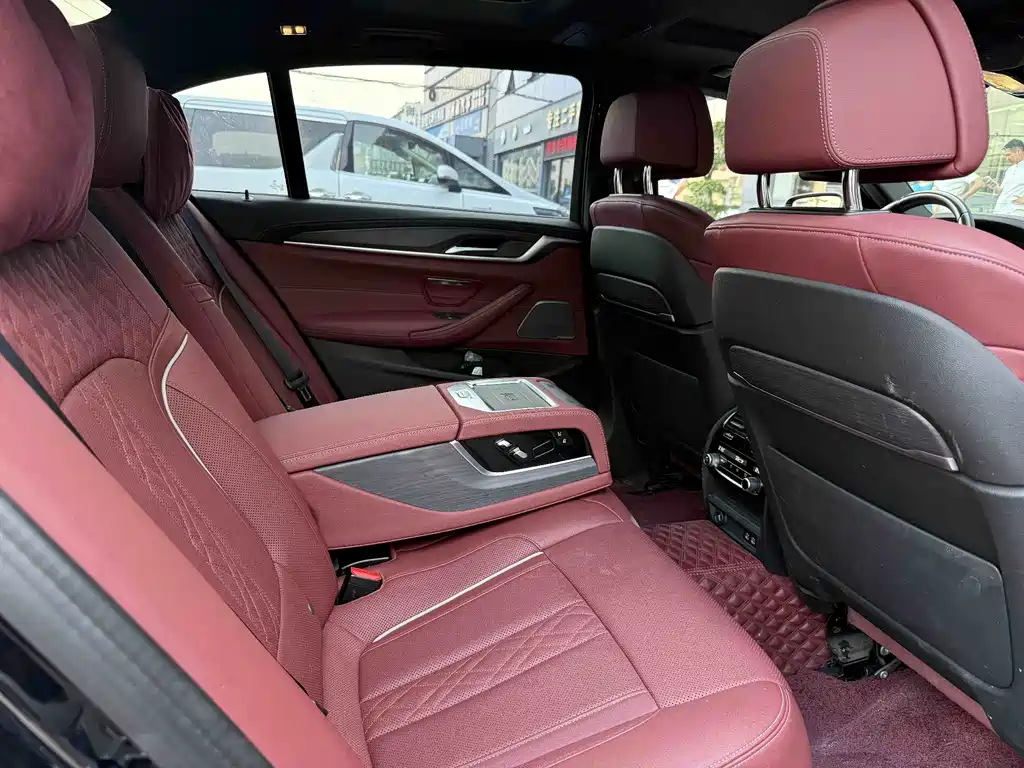 BMW 5 Series — миниатюра 5