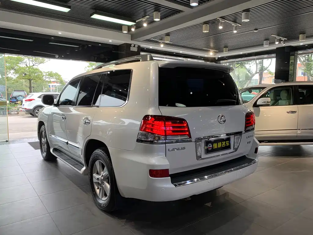 Lexus LX 2013 570