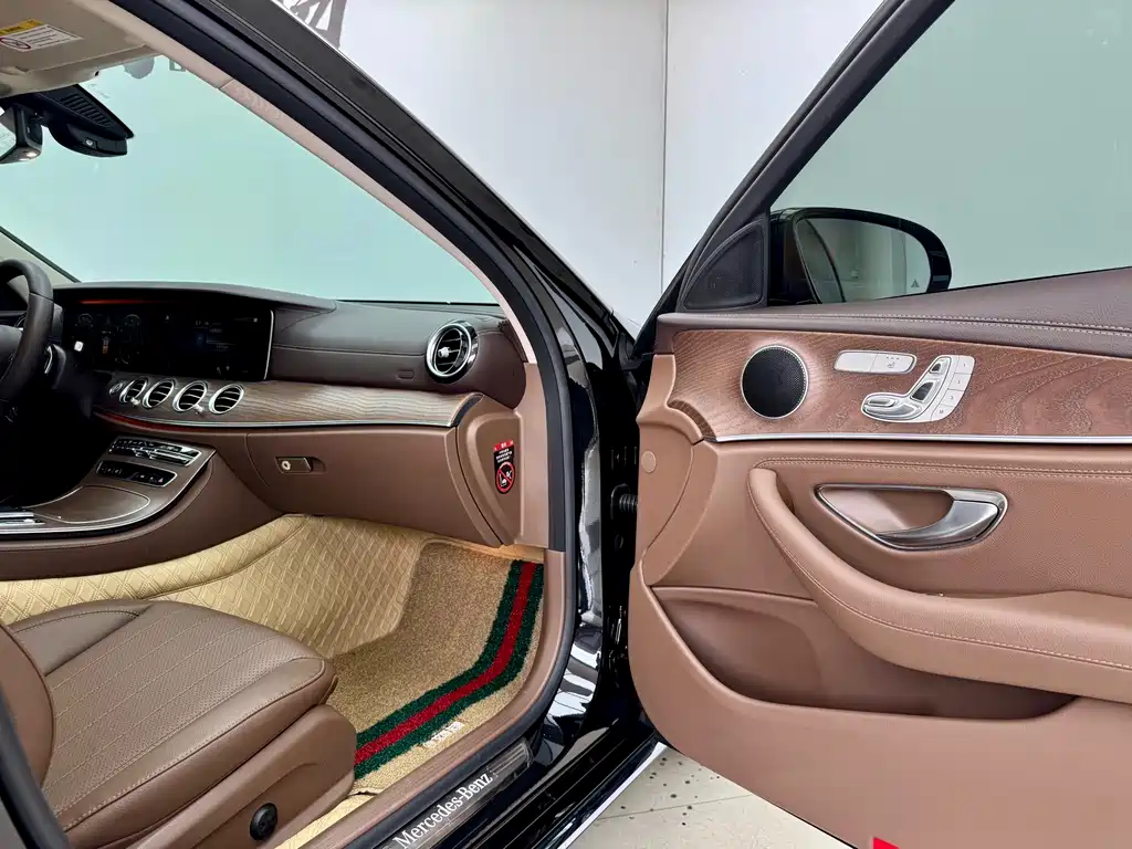 Mercedes-Benz E-Class — миниатюра 14