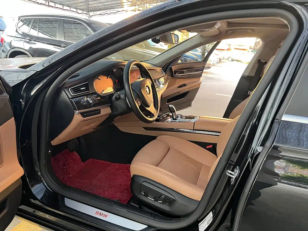 BMW 7 Series — миниатюра 7