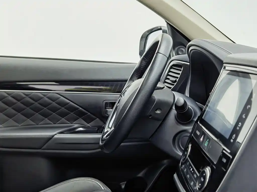 Mitsubishi Outlander — миниатюра 22