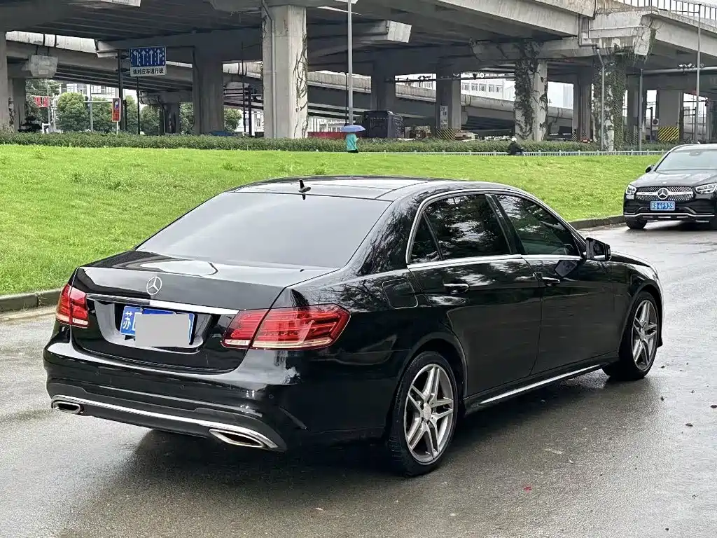 Mercedes-Benz E-Class — миниатюра 9
