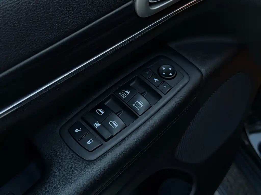 Jeep Grand Cherokee (Import) — миниатюра 9