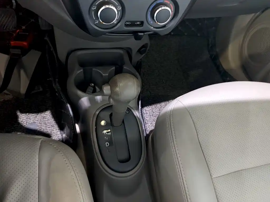 Nissan Sunny — миниатюра 14