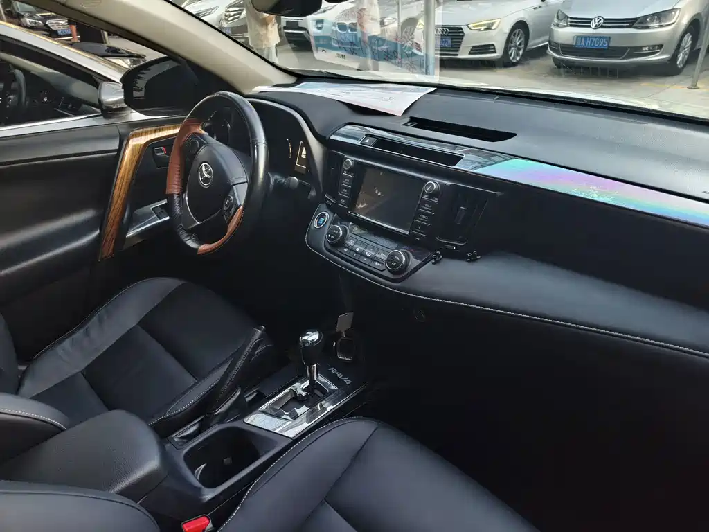 Toyota RAV4 — миниатюра 4