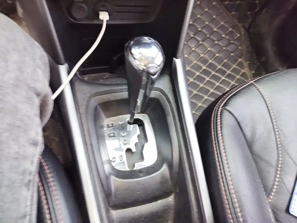 Peugeot 2008 — миниатюра 10