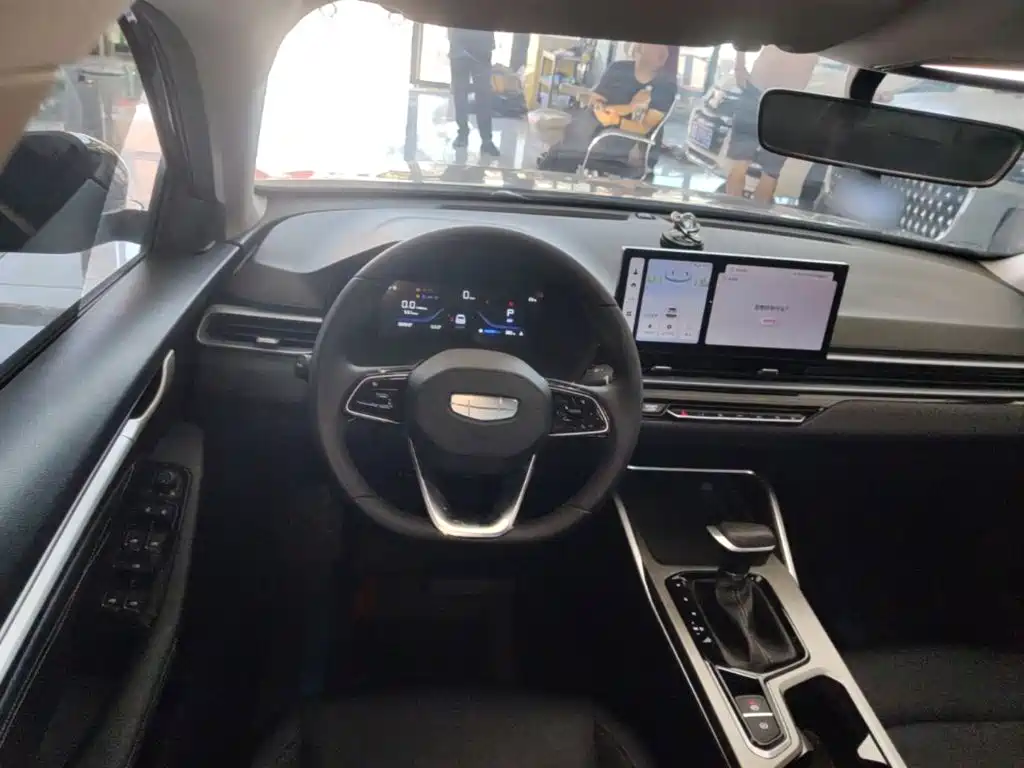 Geely Emgrand — миниатюра 11