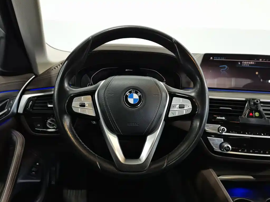 BMW 5 Series New Energy — миниатюра 11