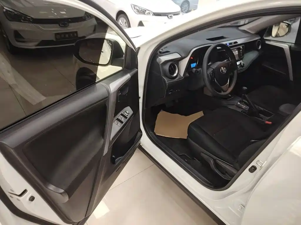Toyota RAV4 — миниатюра 16