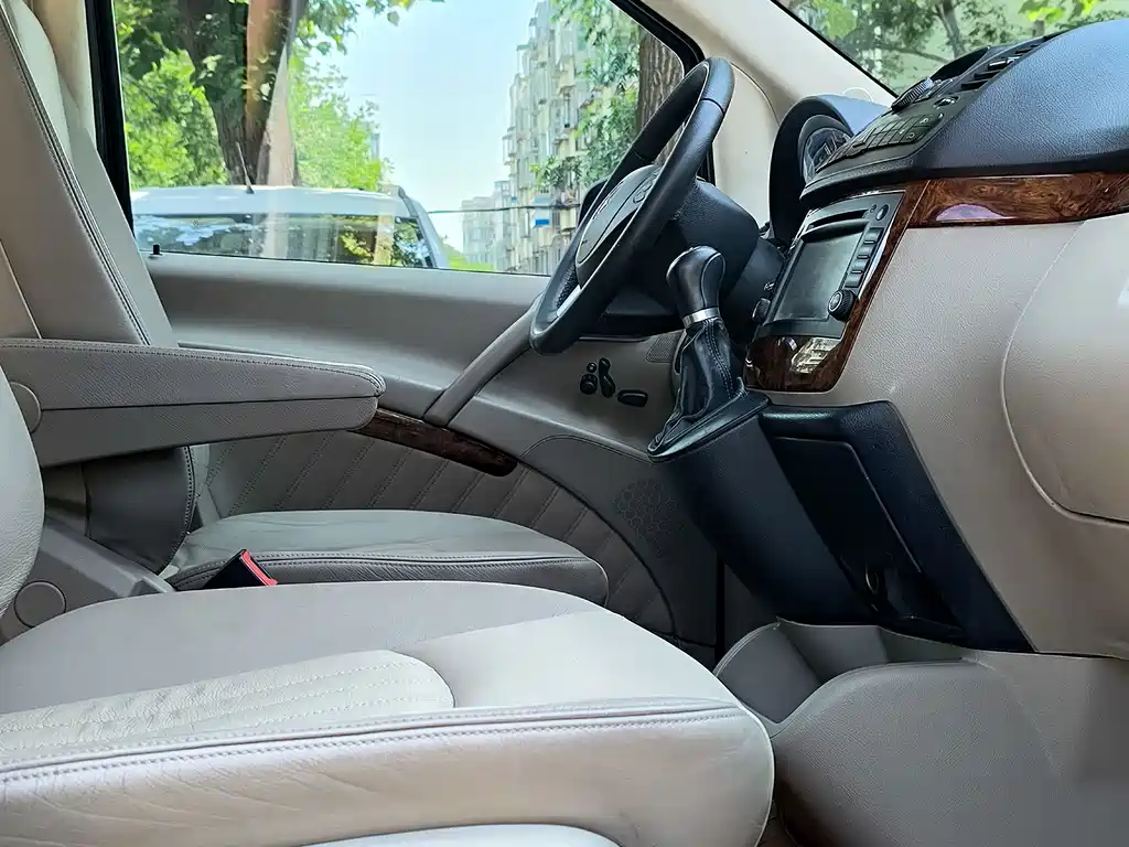 Mercedes-Benz Viano — миниатюра 21