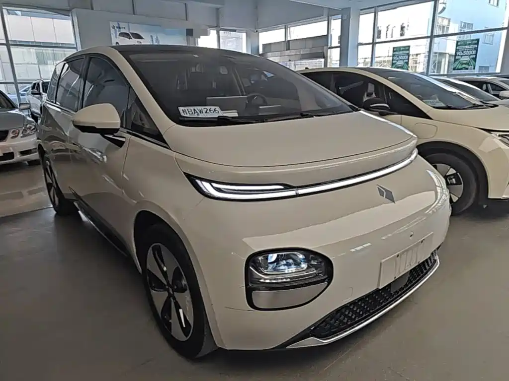 Baojun Yunduo — миниатюра 4