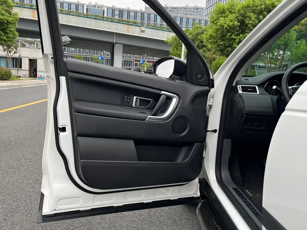 Land Rover Discovery Sport — миниатюра 11