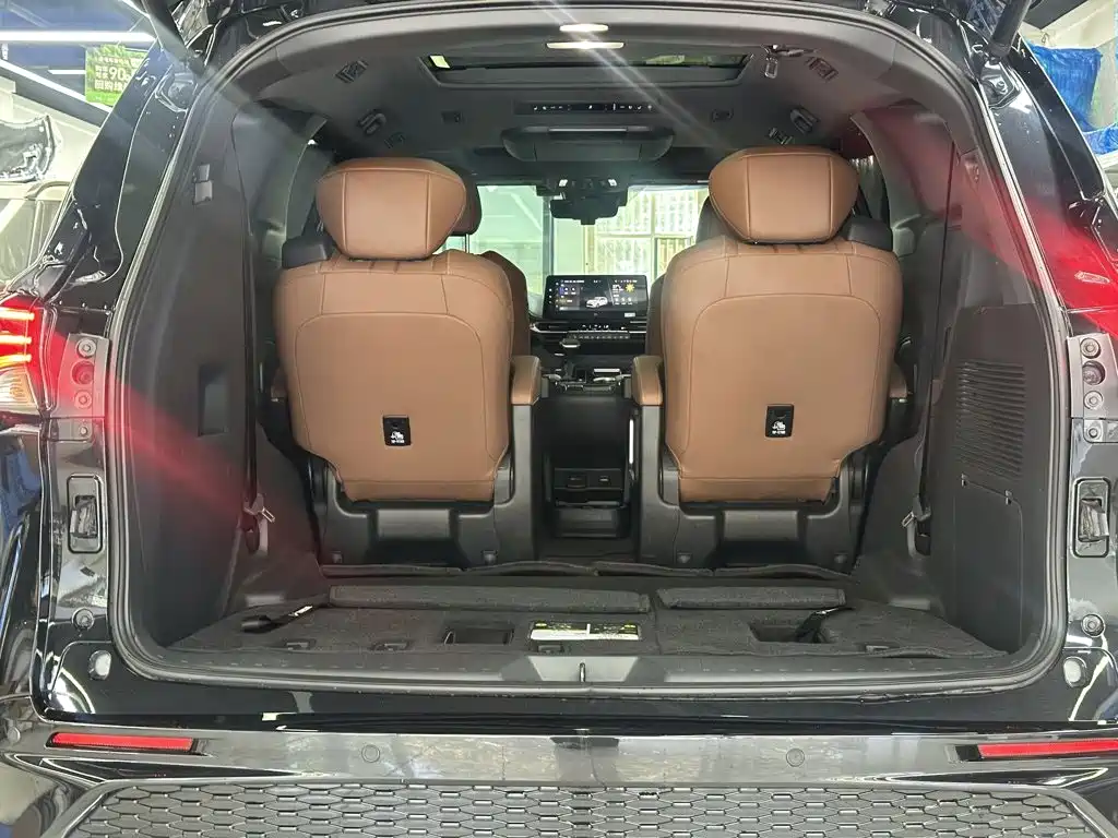 Toyota Granvia — миниатюра 15