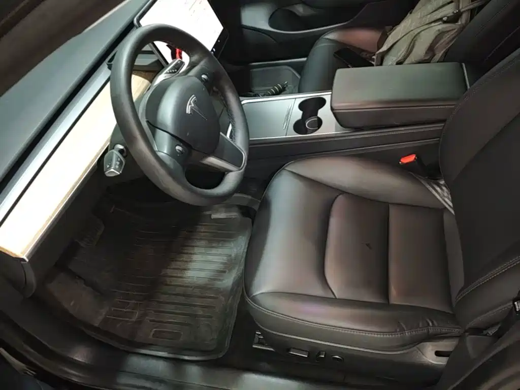 Tesla Model 3 — миниатюра 15