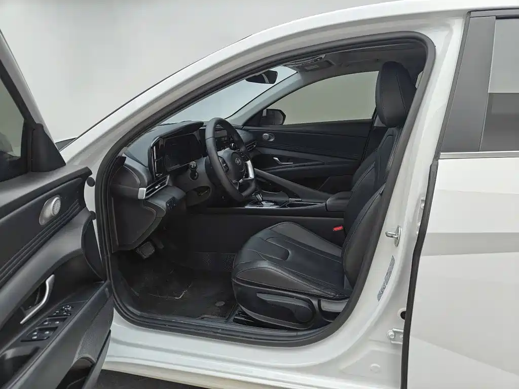 Hyundai Elantra — миниатюра 25