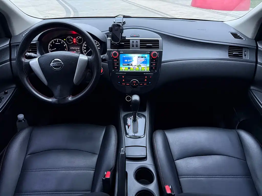 Nissan Tiida — миниатюра 9