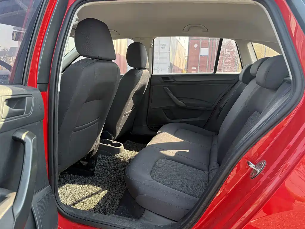 Skoda Rapid Spaceback — миниатюра 5