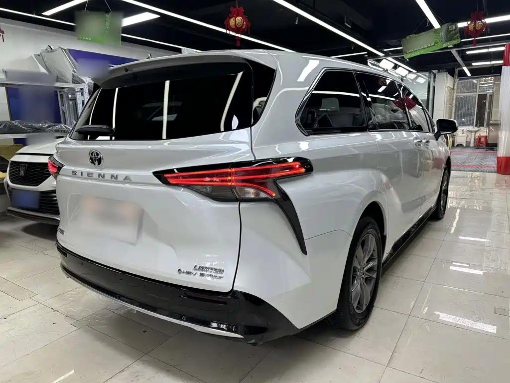 Toyota Sienna — миниатюра 13