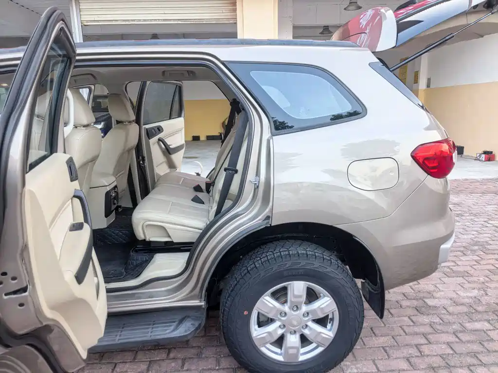 Ford Everest — миниатюра 8